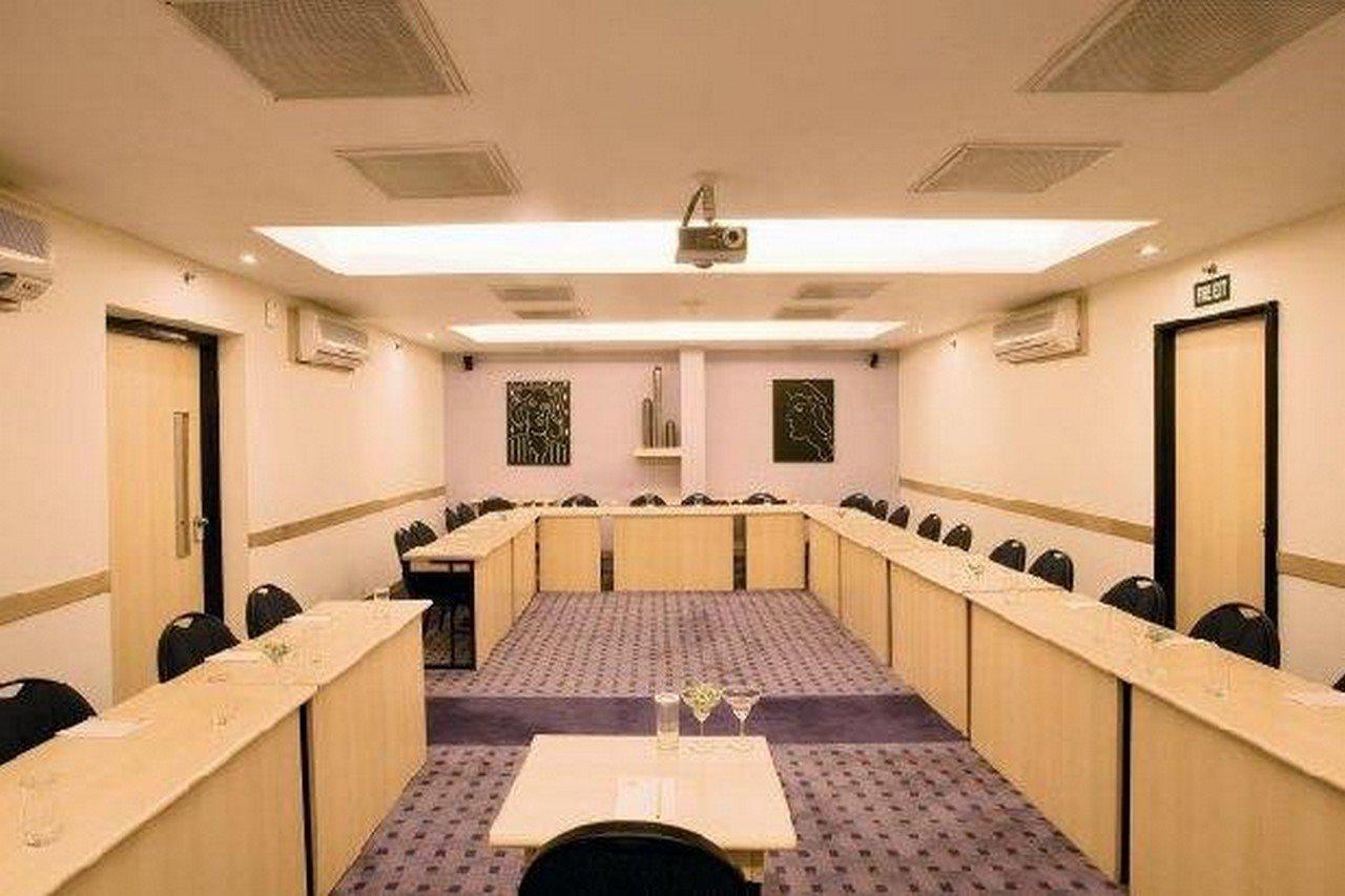 Lemon Tree Hotel, Udyog Vihar, Gurugram Gurgaon Dış mekan fotoğraf