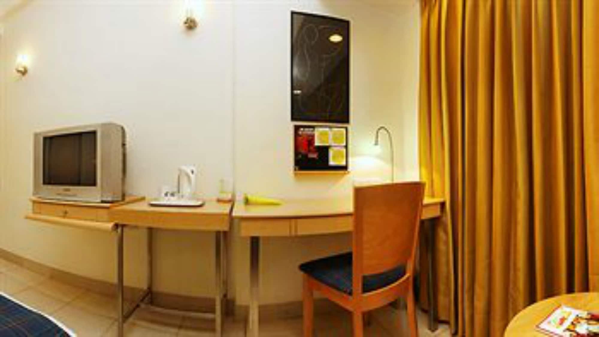 Lemon Tree Hotel, Udyog Vihar, Gurugram Gurgaon Dış mekan fotoğraf