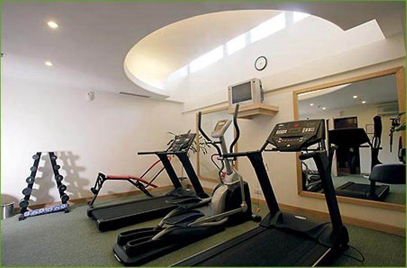 Lemon Tree Hotel, Udyog Vihar, Gurugram Gurgaon Dış mekan fotoğraf
