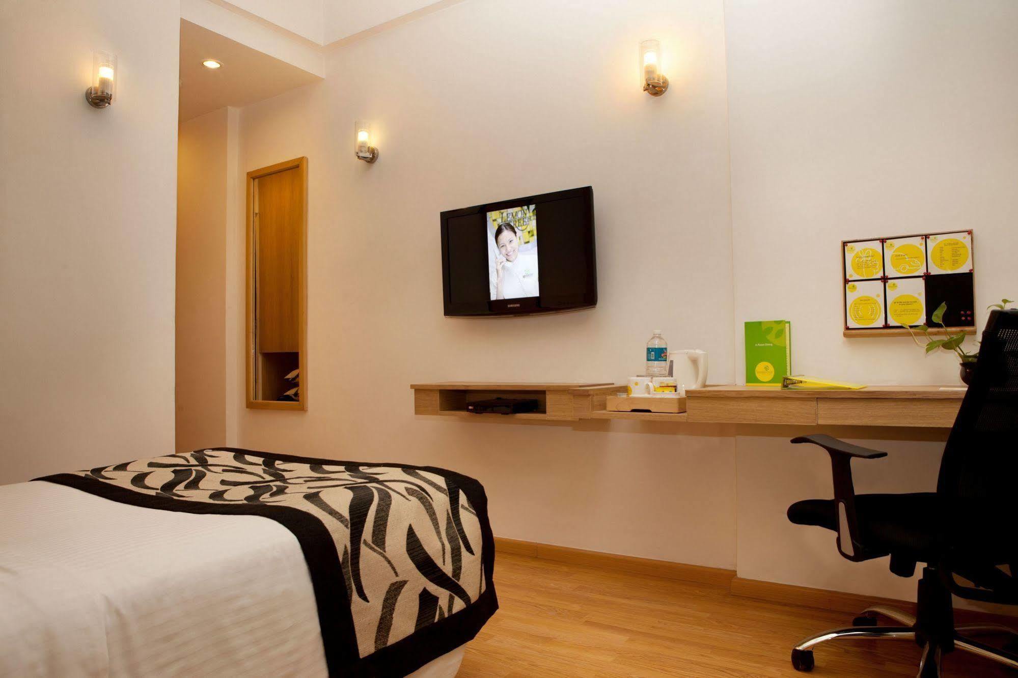 Lemon Tree Hotel, Udyog Vihar, Gurugram Gurgaon Dış mekan fotoğraf